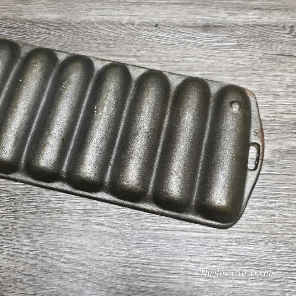 Vintage Cast Iron Cornbread Pan - 7 Ear Corn Stick‎ Pan - 12